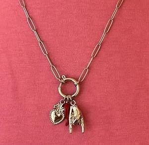 Habibi Jewels Collana da Donna in Acciaio Corno Sacro Cuore Mano Corna Catena Silver Modello Portafortuna Chiusura a Timone Idea Regalo Ragazza Compleanno Festa della Mamma Natale