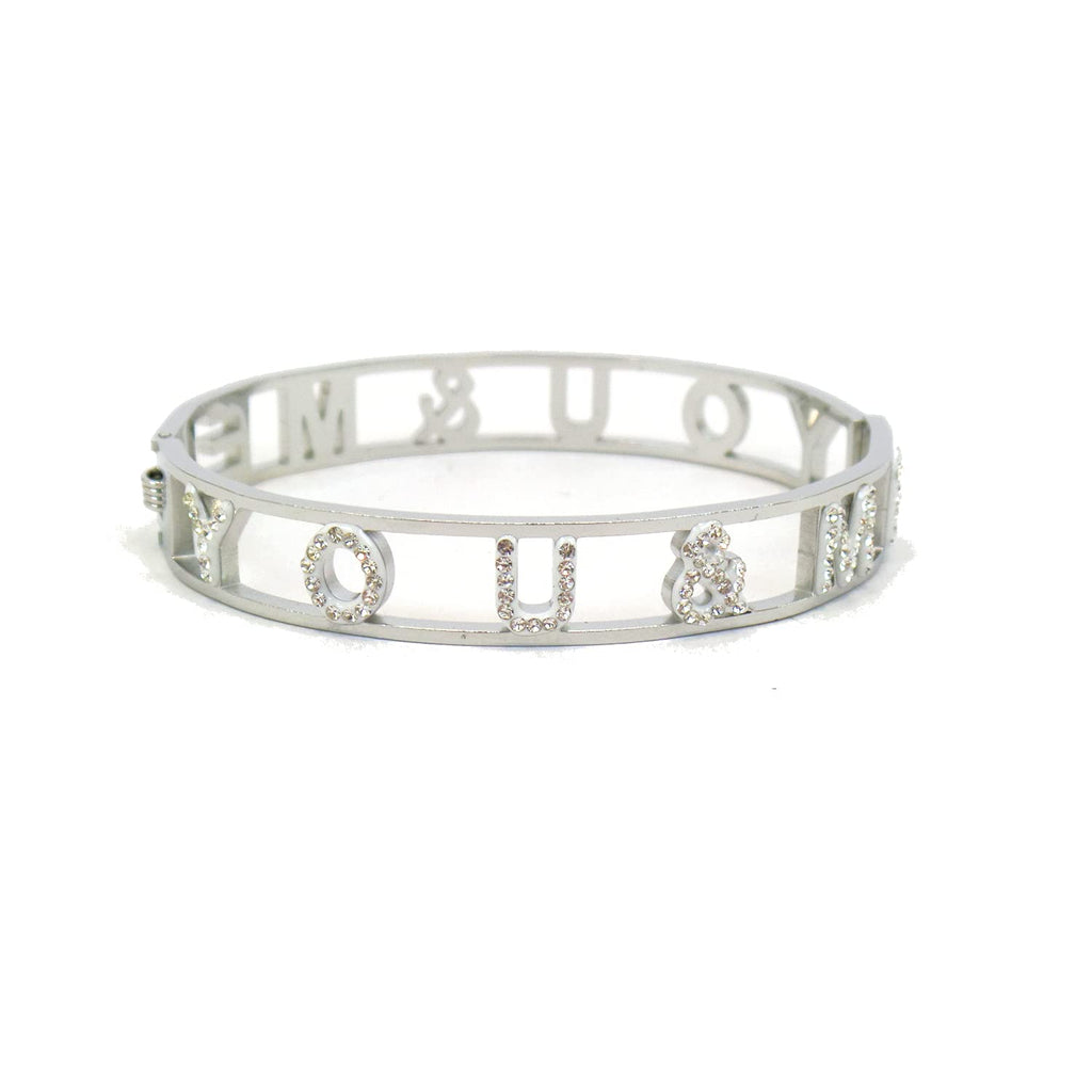 Habibi Jewels Bracciale You and Me Frase in Acciaio Modello Rigido da Donna con Scritta Zirconi Bianchi Braccialetto Bracelet for woman You & Me Chiusura a Manetta