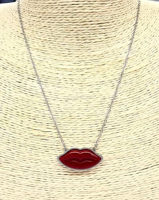 Generico Collana da Donna in Acciaio Silver con Bocca Labbra Rosse Girocollo Modello Lolita Idea Regalo Ragazza Compleanno Festa della Mamma Natale