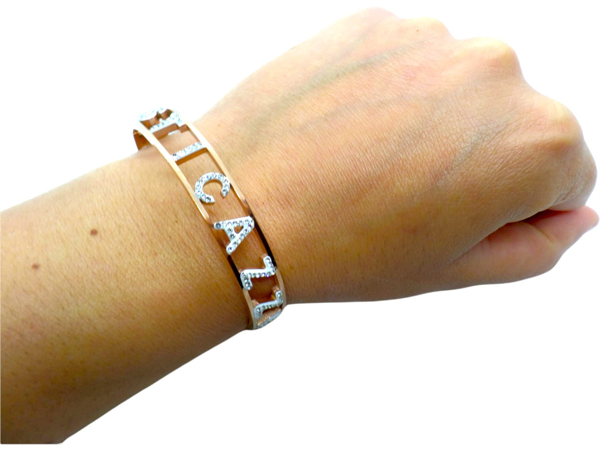 Bracciale STICAZZI in Acciaio Inox Modello Rigido da Donna con Scritta Zirconi Bianchi Color Oro Rosa Rosé Braccialetto Chiusura a Manetta Regalo Compleanno Laurea Onomastico Addio Al Nubilato