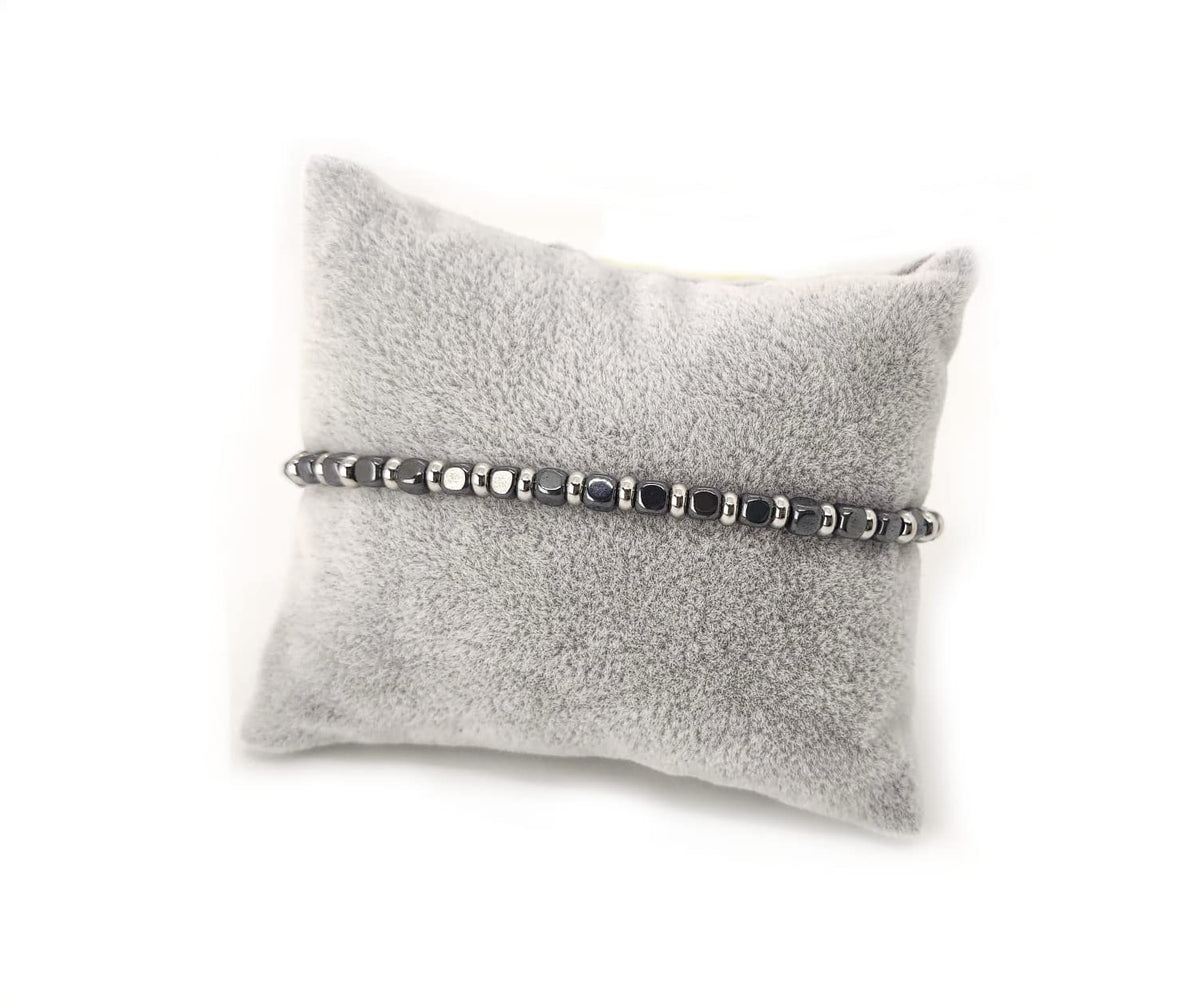 Bracciale da Uomo in Acciaio con Pietre Dure Cubi Ematite Dischetti in Acciaio Chiusura a Moschettone Lunghezza Regolabile Finitura Lucida Lavorazione Artigianale Fatto a Mano Made in Italy