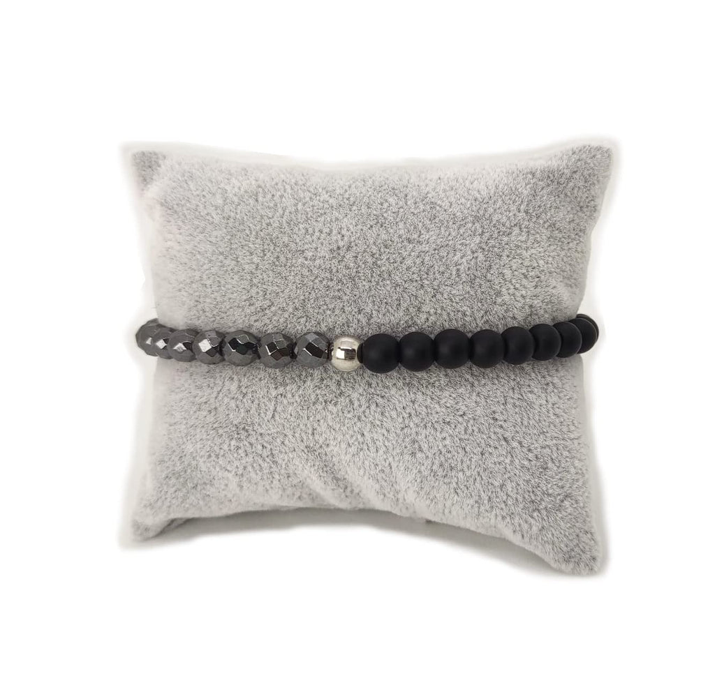 Habibi Jewels Bracciale da Uomo Elastico in Pietre Dure Onice Satinata ed Ematite Sfaccettata da 6 mm, con Elementi in Acciaio Finitura Lucida Lavorazione Artigianale Fatto a Mano Made in Italy