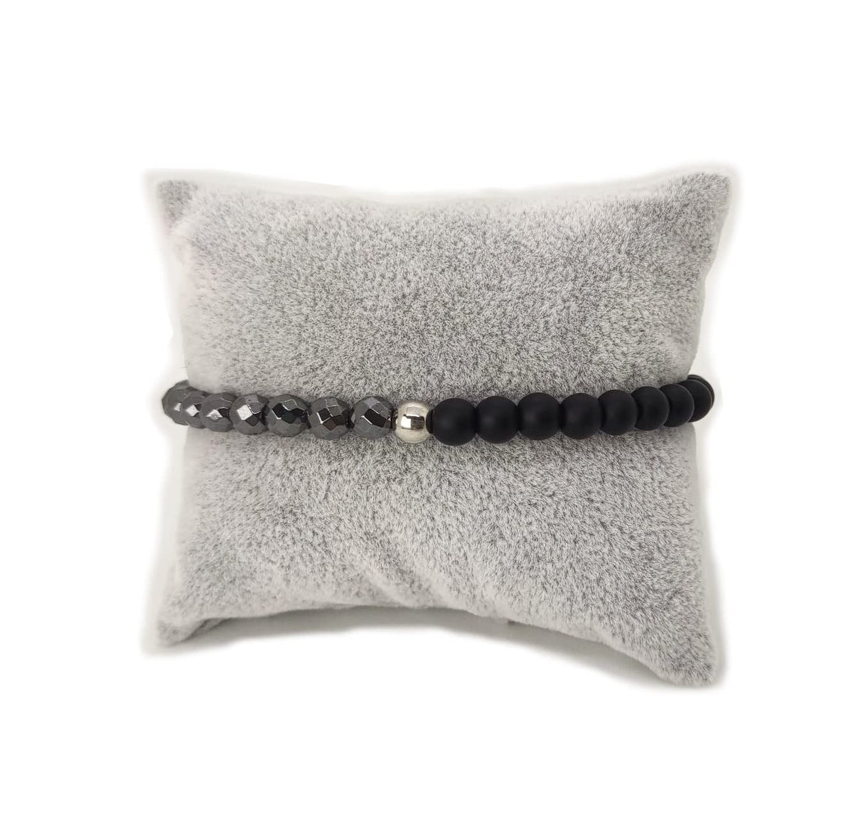Habibi Jewels Bracciale da Uomo Elastico in Pietre Dure Onice Satinata ed Ematite Sfaccettata da 6 mm, con Elementi in Acciaio Finitura Lucida Lavorazione Artigianale Fatto a Mano Made in Italy