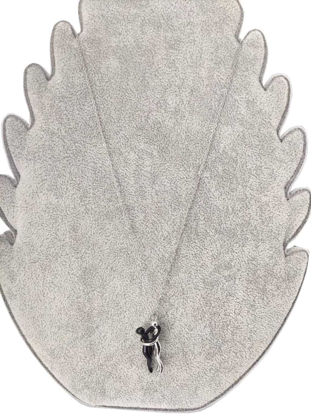 Habibi Jewels Collana da Donna in Acciaio con Ciondolo Abbraccio Innamorati Nero e Silver Lui e Lei Fidanzati Amanti Coppia Amore Amicizia Idea Regalo San Valentino Compleanno Laurea